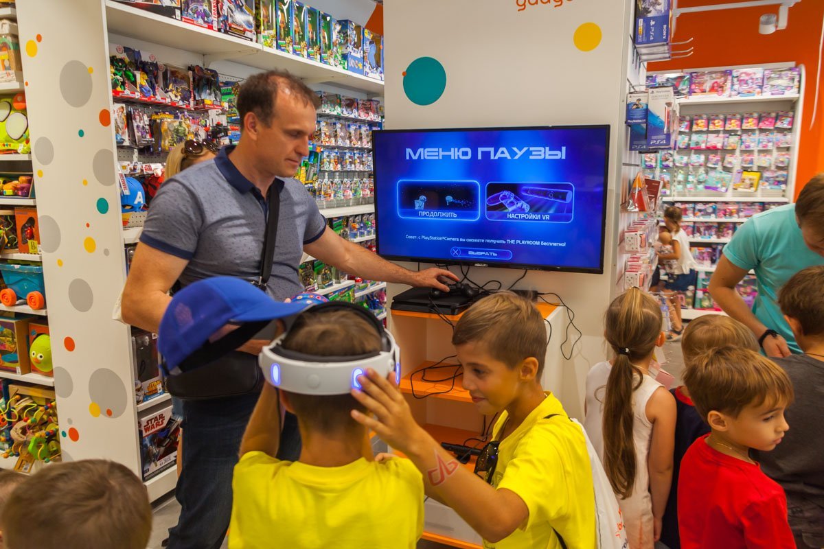 Очки VR с приставкой хотели опробовать все Очки VR с приставкой хотели опробовать все