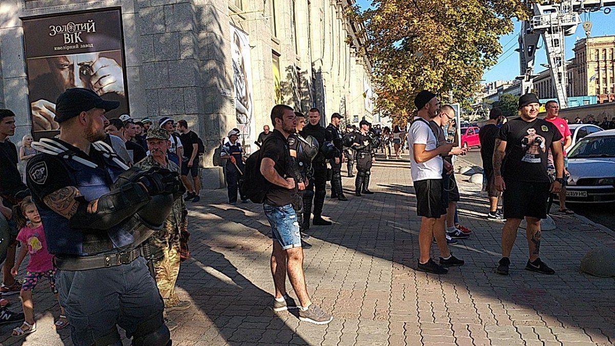 На время марша перекрыли часть центрального проспекта На время марша перекрыли часть центрального проспекта