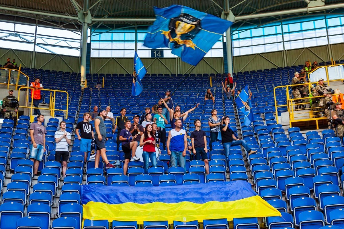 Болельщиков СК "Днепр-1" на матче было мало Болельщиков СК "Днепр-1" на матче было мало