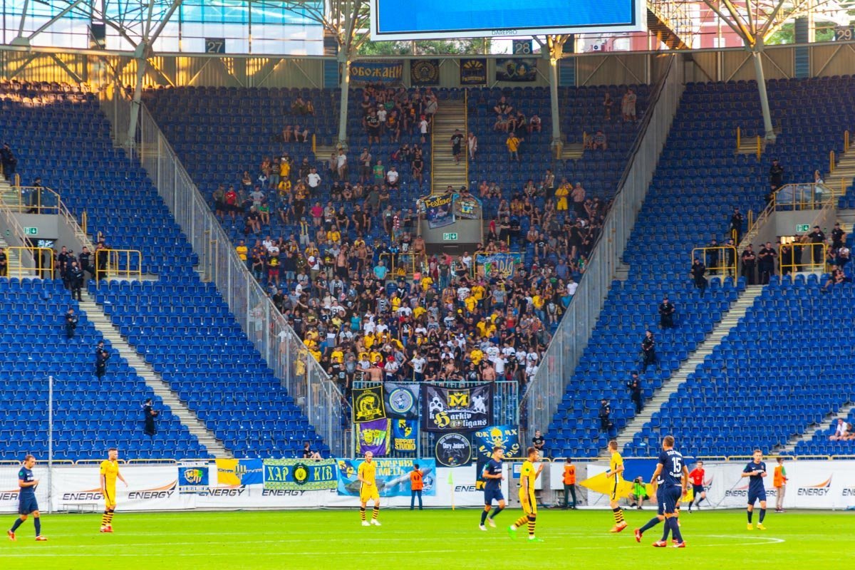 Что на футбольном поле, что на трибунах "зажигали" только харьковчане Что на футбольном поле, что на трибунах "зажигали" только харьковчане