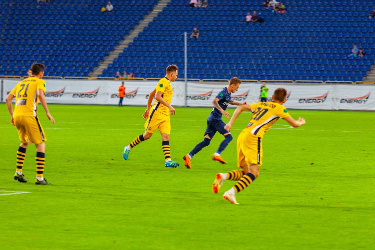 Хозяева больше владели мячом Хозяева больше владели мячом