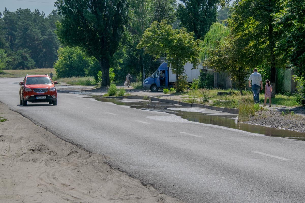 12 августа на пересечении улиц Немировича-Данченко и 20-летия Победы прорвало трубу 12 августа на пересечении улиц Немировича-Данченко и 20-летия Победы прорвало трубу