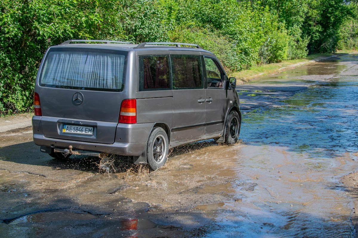 После аварии на водопроводе дорога превратилась в сплошное месиво После аварии на водопроводе дорога превратилась в сплошное месиво