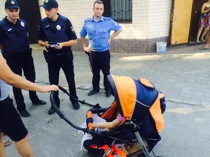 Днепропетровские родители оставили коляску с ребенком - новости Днепра
