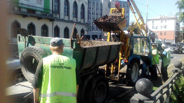 В Днепре чистят ливневки