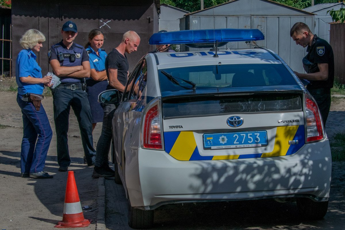 Мужчину, похожего на нападавшего, увидели полицейские