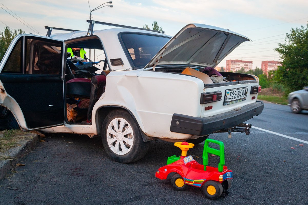 Оба пострадавших, предварительно, находятся в тяжелом состоянии Оба пострадавших, предварительно, находятся в тяжелом состоянии