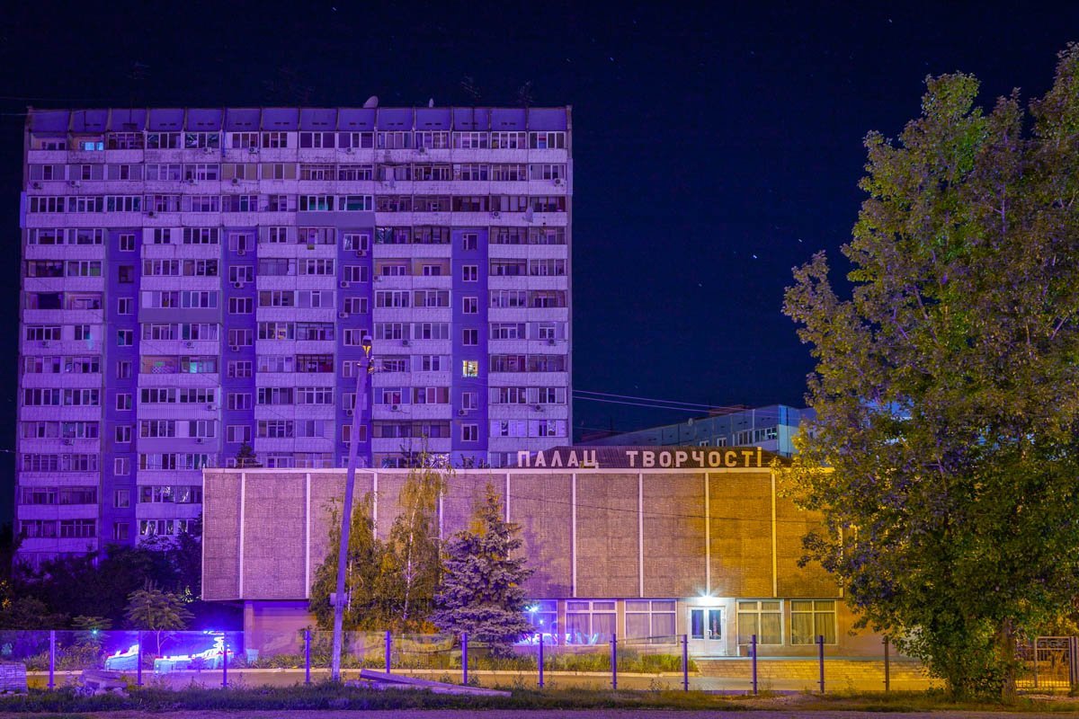 Такой знакомый пейзаж для большинства советских массивов