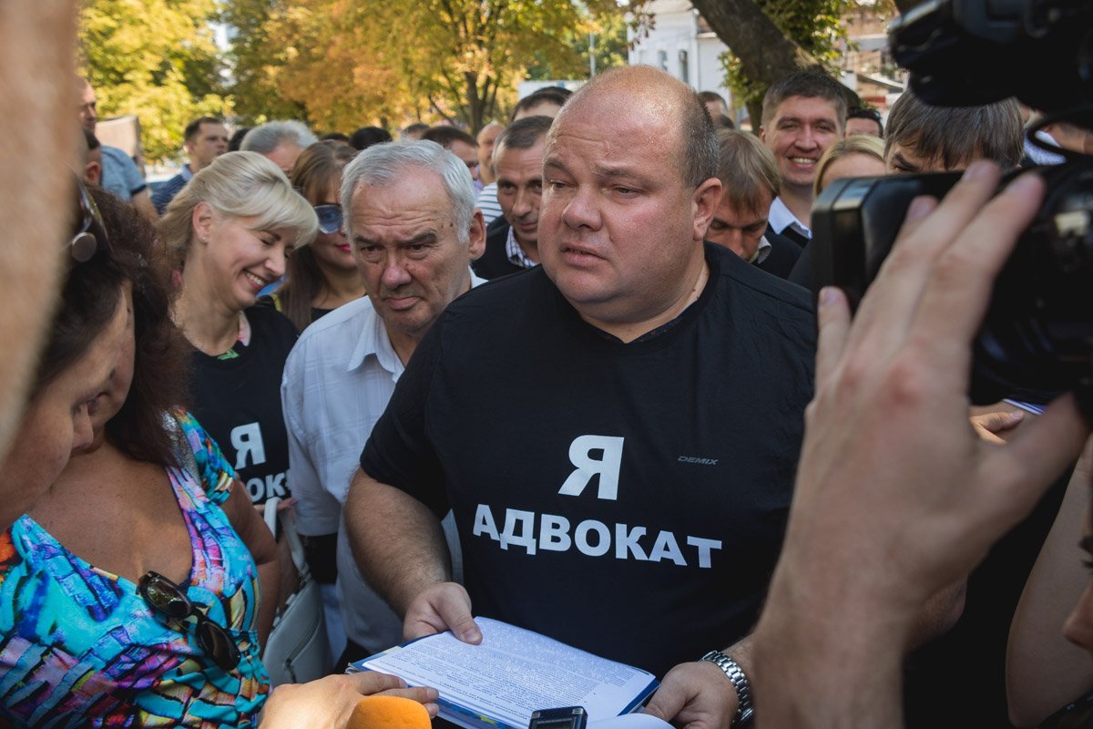 Председатель Комитета по защите прав адвокатов Днепропетровской области Алексей Турнов с официальным обращением Председатель Комитета по защите прав адвокатов Днепропетровской области Алексей Турнов с официальным обращением