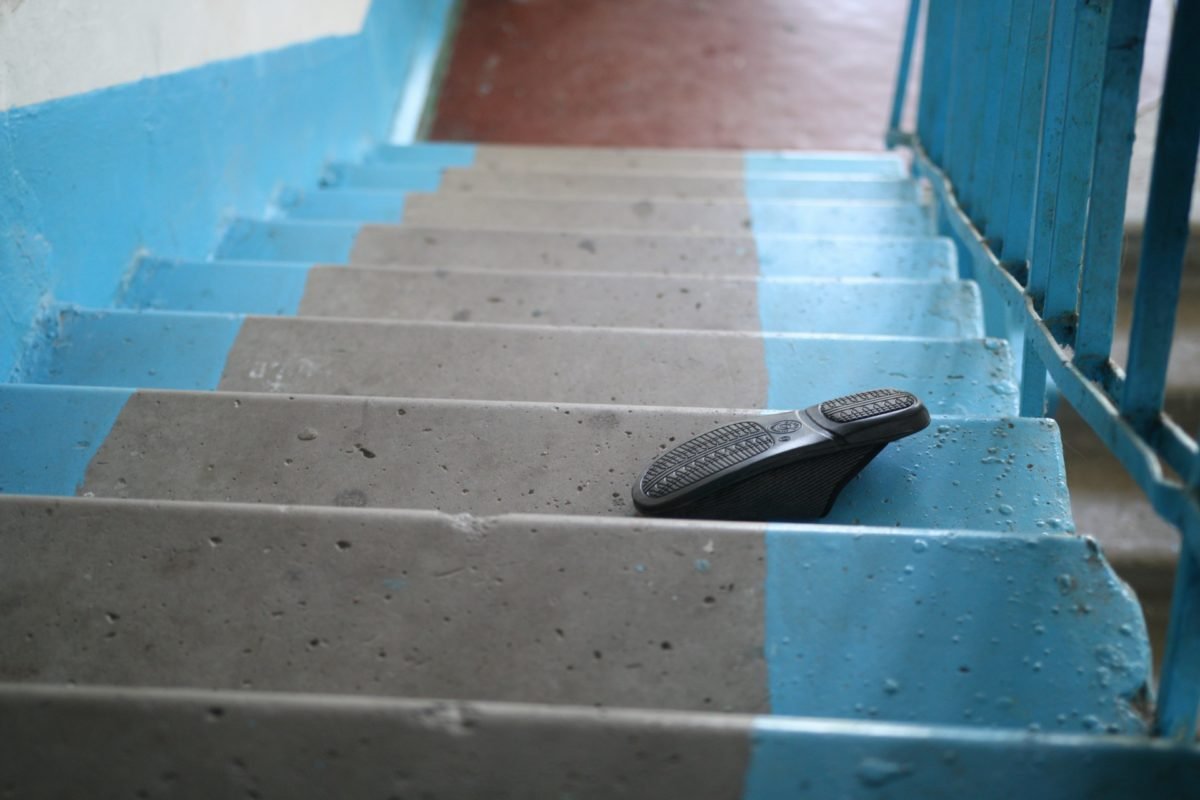 Пенсионера обнаружили соседи и вызвали полицию Пенсионера обнаружили соседи и вызвали полицию