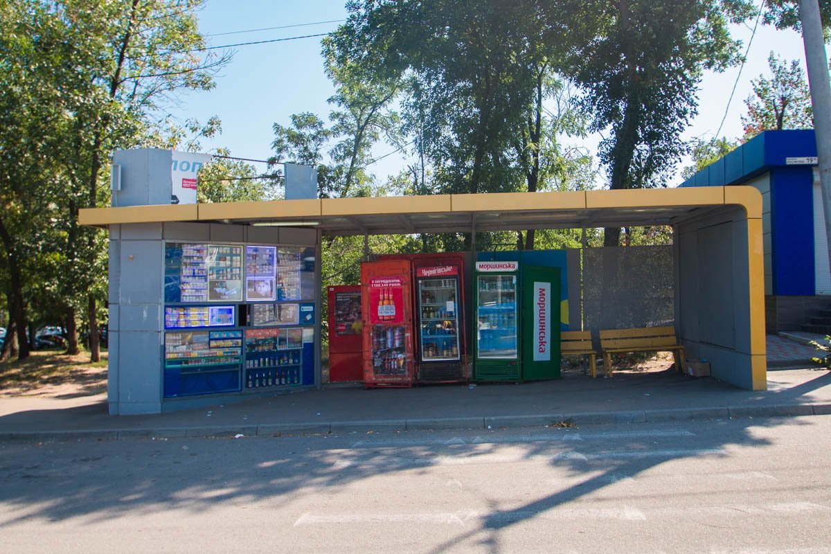 На Космической возле остановки неизвестные ограбили мужчин на ВАЗ На Космической возле остановки неизвестные ограбили мужчин на ВАЗ