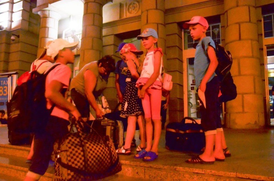 Двадцать пять сирот и детей АТОшников отправились на отдых в Грецию Двадцать пять сирот и детей АТОшников отправились на отдых в Грецию