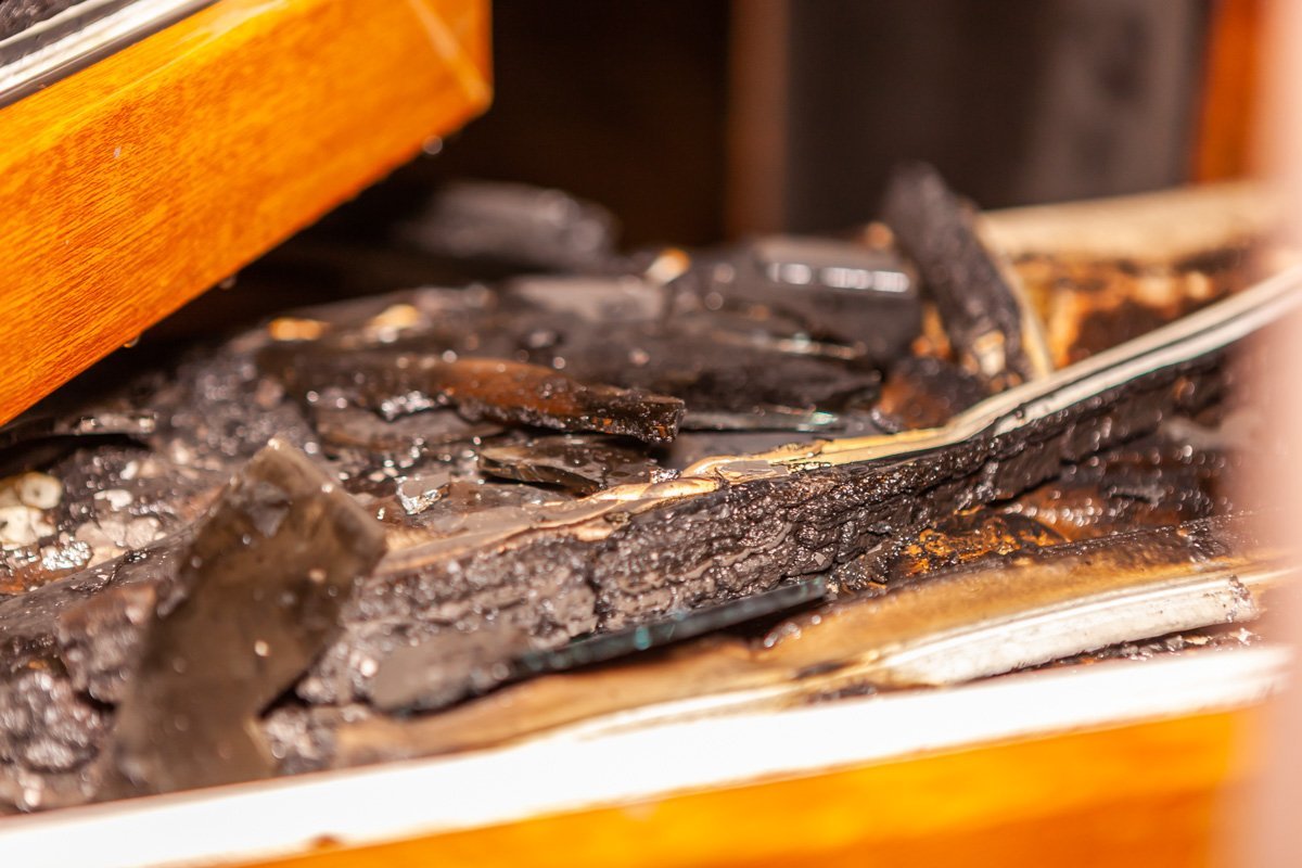 Дальше огонь не распространился Дальше огонь не распространился