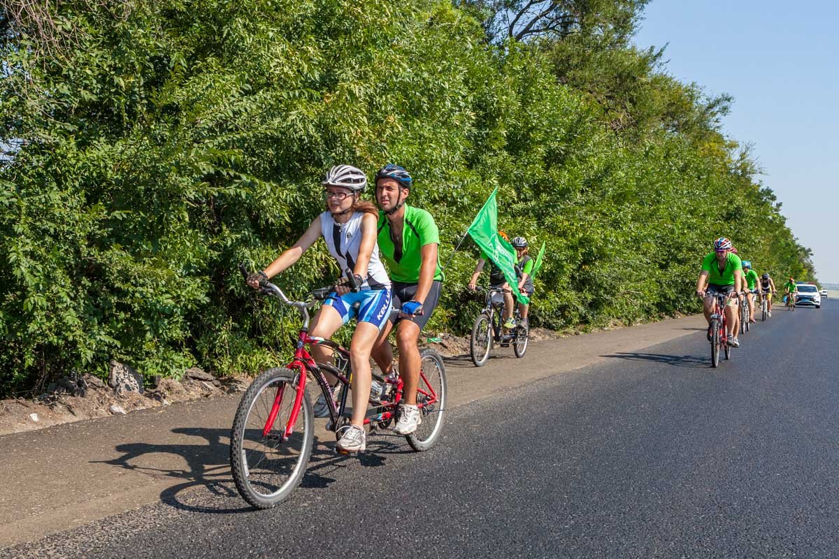 Участники велопробега преодолевают по 70-80 километров в день Участники велопробега преодолевают по 70-80 километров в день