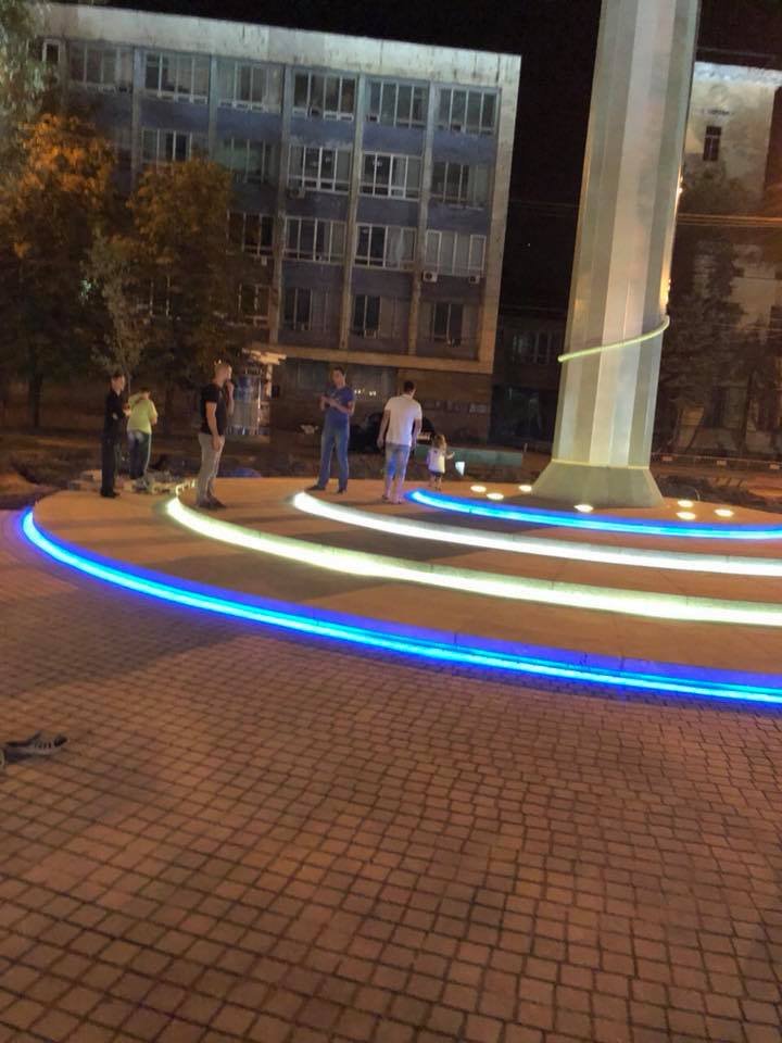 Прохожие останавливались, чтобы поглядеть на это чудо