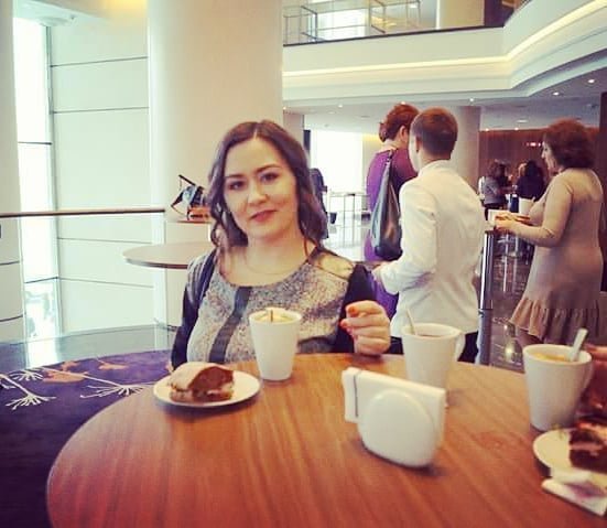 Фото: ekaterina.voronova2. Некоторые отмечали праздник в кафе с чашечкой кофе и пирогом с маком 