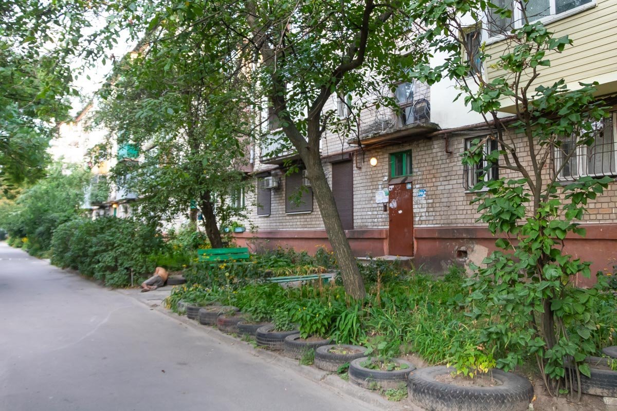 На Слобожанском проспекте обнаружили труп неизвестного мужчины