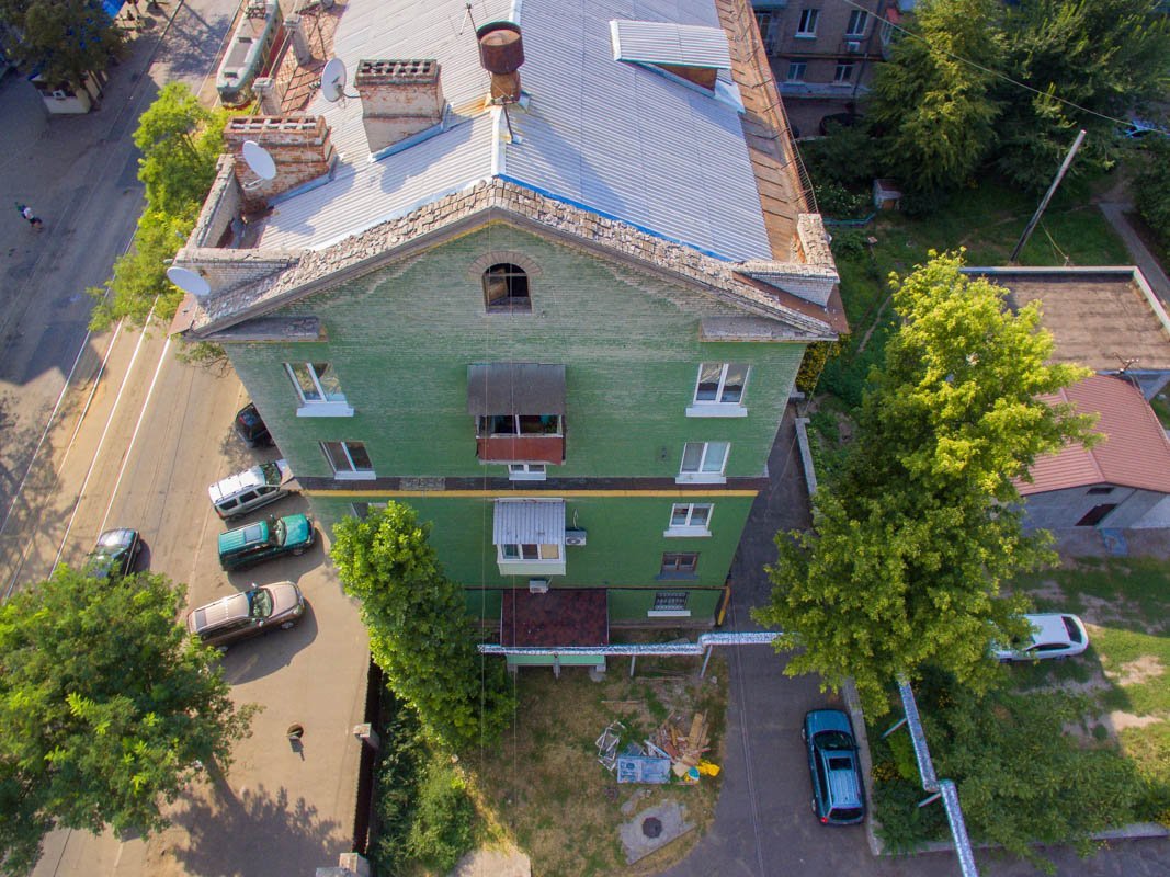 Изначально его вид был немного иным - там было всего 3 этажа, а стены имели более темный болотный цвет Изначально его вид был немного иным - там было всего 3 этажа, а стены имели более темный болотный цвет