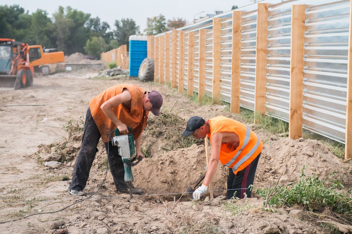В Днепре продолжается капитальный ремонт на улице Набережная Победы