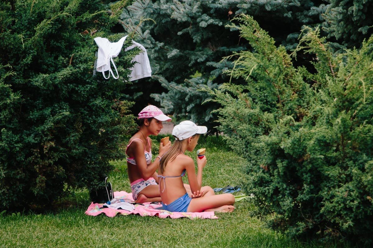 Заныкались