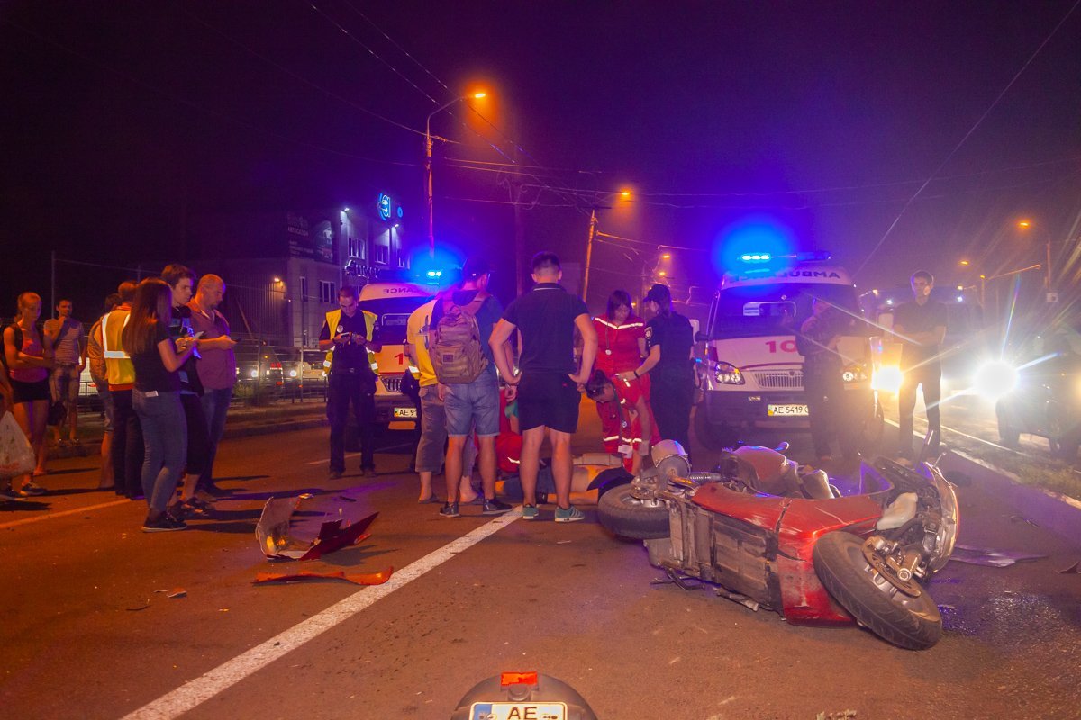 На место аварии сразу же прибыли медики скорой медицинской помощи