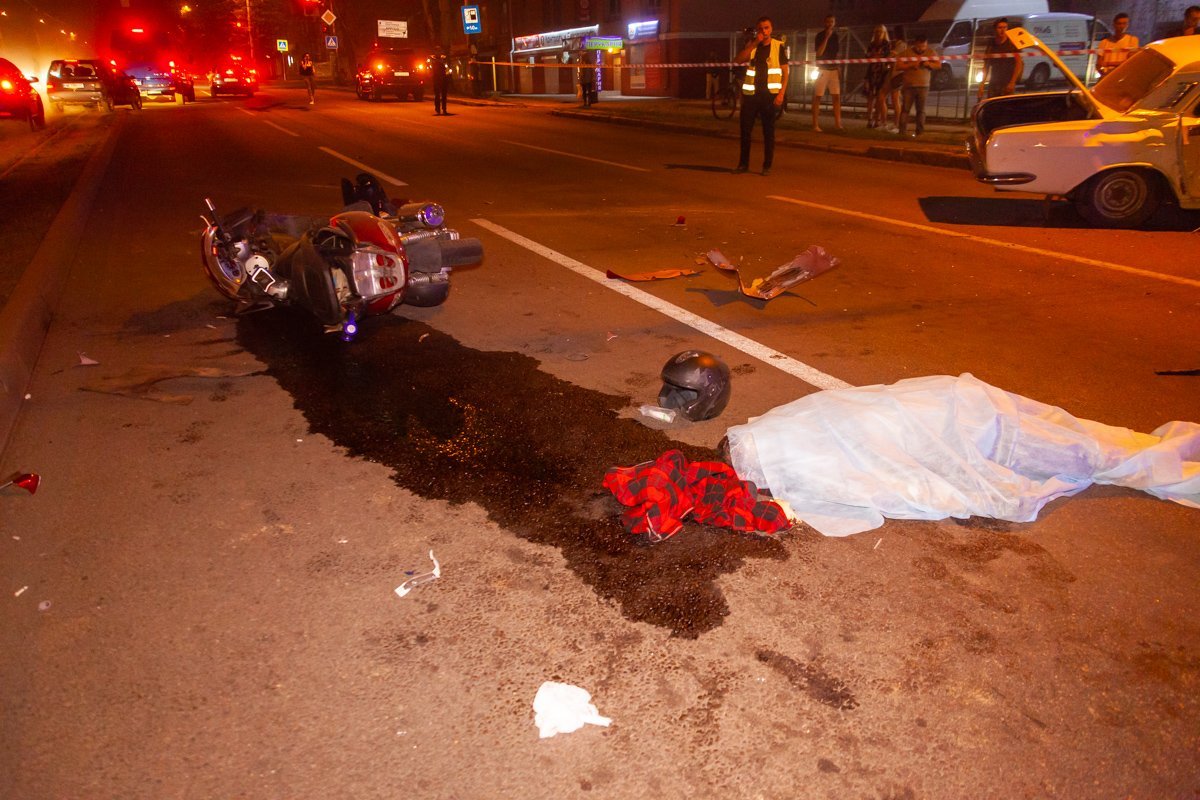 На проезжую часть разлилось топливо