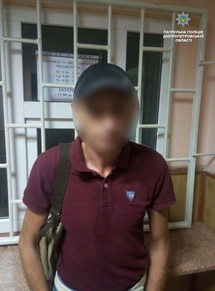 Во время проверки они обнаружили шесть человек, которые имели при себе запрещенные вещества Во время проверки они обнаружили шесть человек, которые имели при себе запрещенные вещества