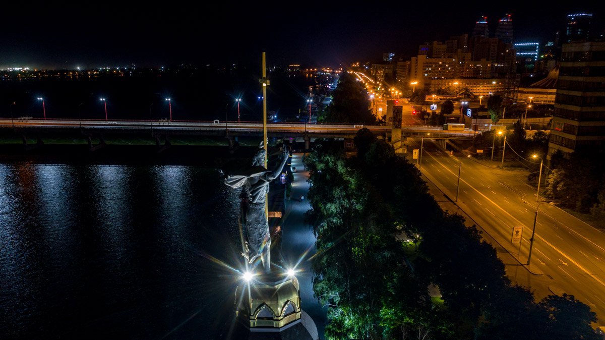 Высота скульптуры Иоанна Крестителя - 4,6 метра Высота скульптуры Иоанна Крестителя - 4,6 метра