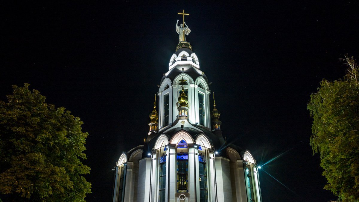 Он является достопримечательностью города Он является достопримечательностью города