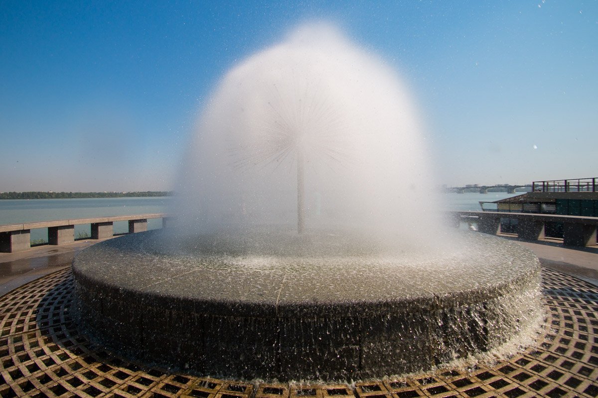 Фонтан "Сфера" чистят два раза в месяц Фонтан "Сфера" чистят два раза в месяц