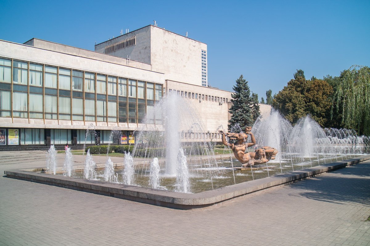 Фонтан Муза - один из самых дорогих в Днепре Фонтан Муза - один из самых дорогих в Днепре