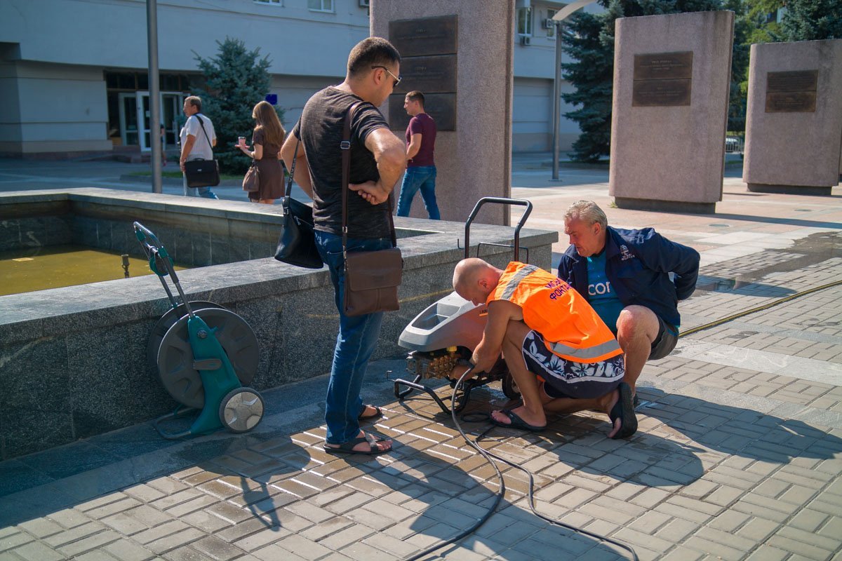 В день очистки работу фонтана останавливают В день очистки работу фонтана останавливают