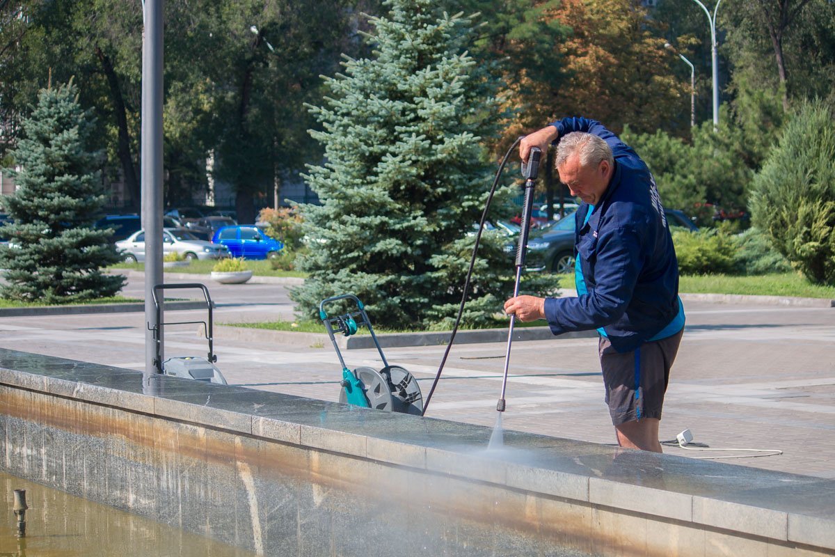 Обслуживание фонтанов обходится городу в 800 тысяч гривен в месяц Обслуживание фонтанов обходится городу в 800 тысяч гривен в месяц
