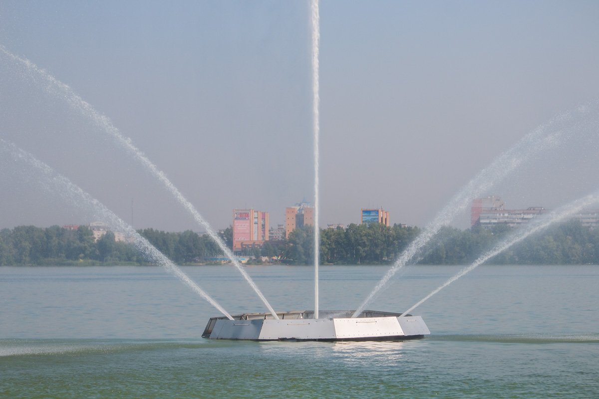 Самый высокий фонтан Днепра чистят три раза в месяц Самый высокий фонтан Днепра чистят три раза в месяц