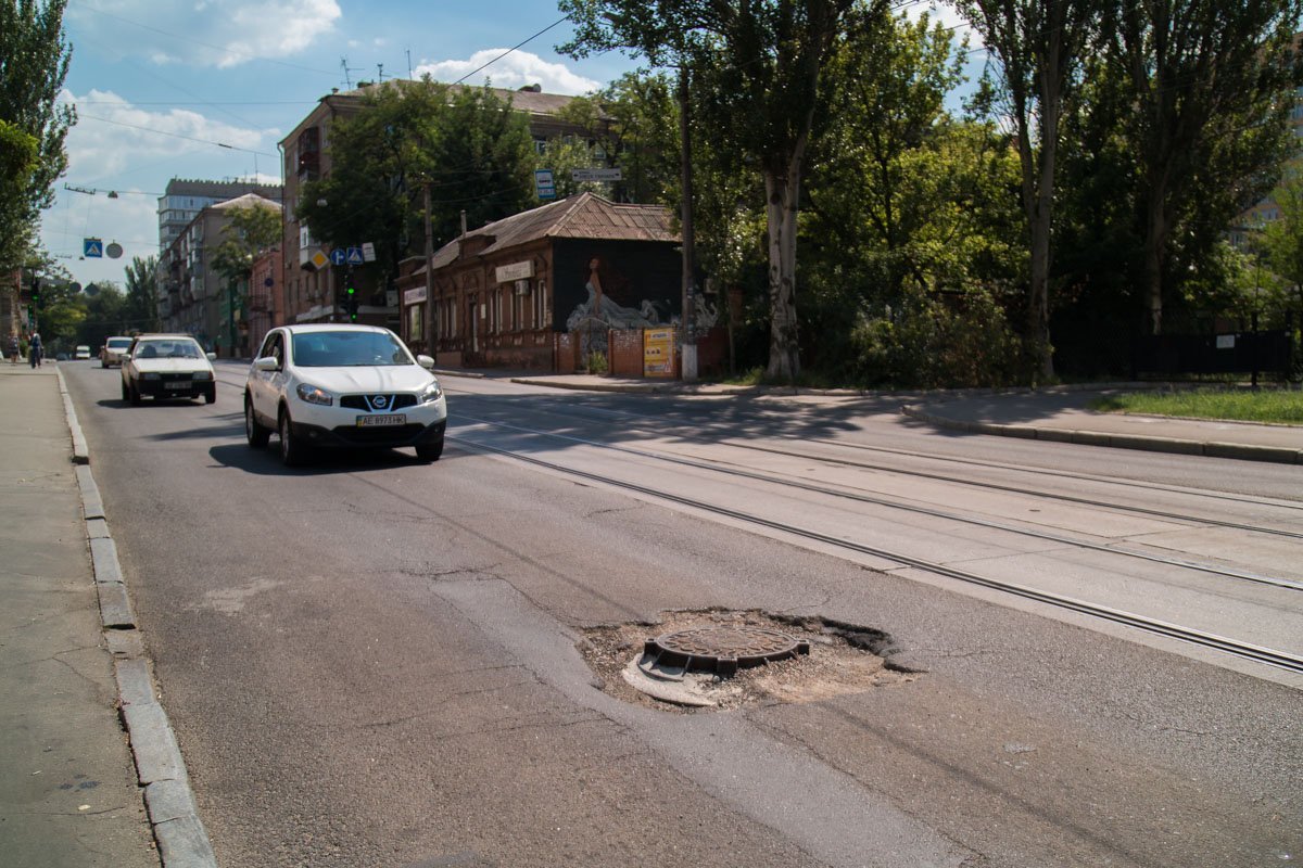 На улице Чернышевского образовались ямы