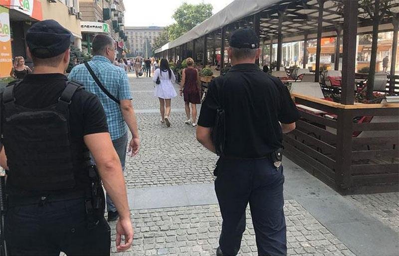 Полицейские проверяли заведения общественного питания в центре города и продовольственный рынок Полицейские проверяли заведения общественного питания в центре города и продовольственный рынок