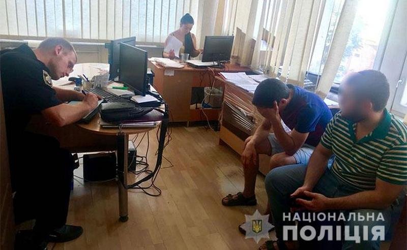 Мужчины нелегально находились в Украине и работали в заведении общественного питания Мужчины нелегально находились в Украине и работали в заведении общественного питания