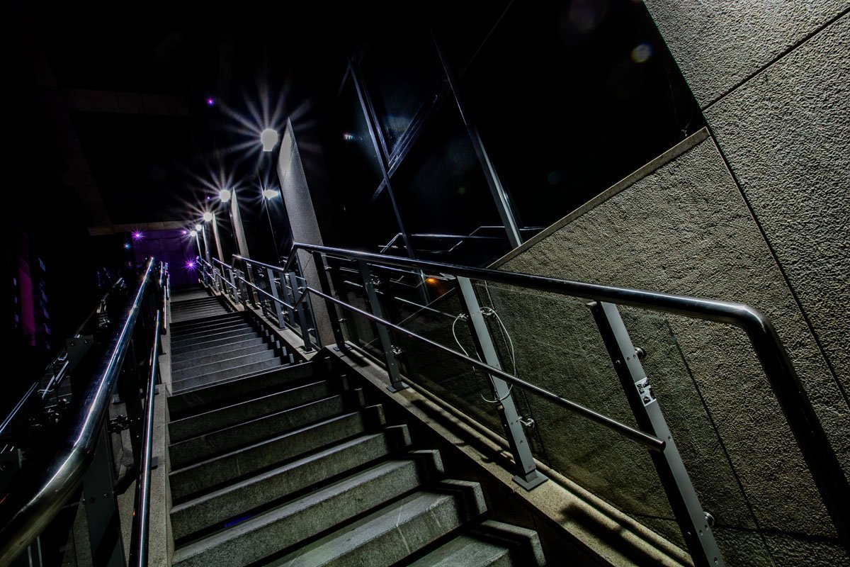 Ночь, лестница, шаги...