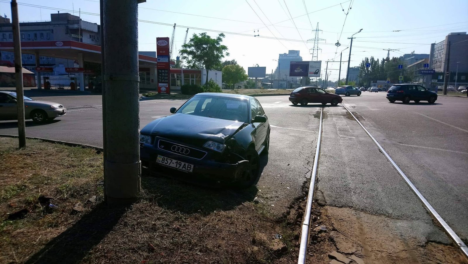 Audi поворачивал на улицу Пастера Audi поворачивал на улицу Пастера