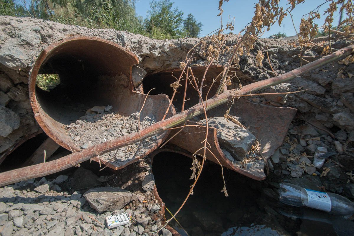 Трубы посрезали неизвестные Трубы посрезали неизвестные