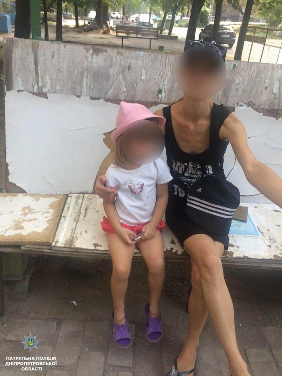 Маленькая девочка сама гуляла по проспекту Маленькая девочка сама гуляла по проспекту