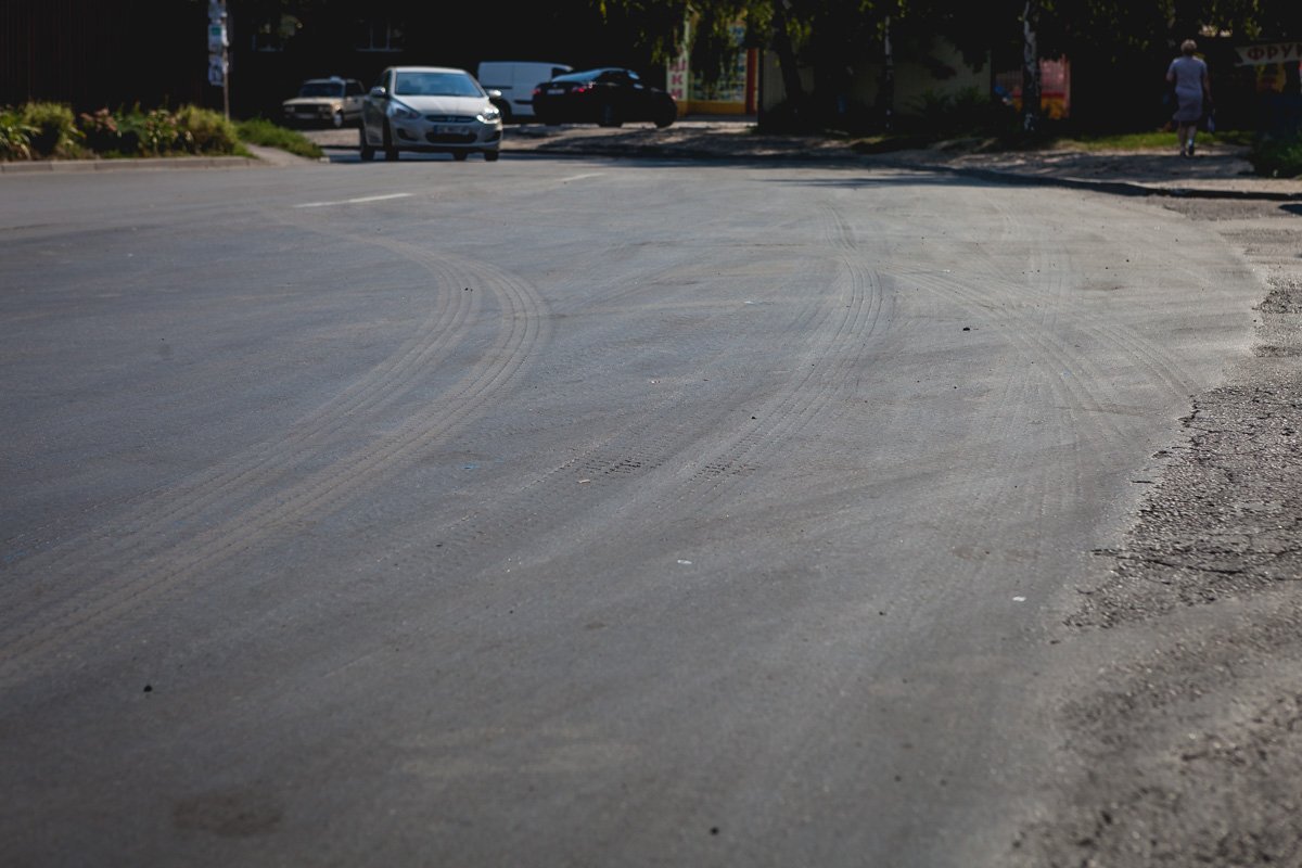 Разметка в некоторых местах совсем стерлась Разметка в некоторых местах совсем стерлась