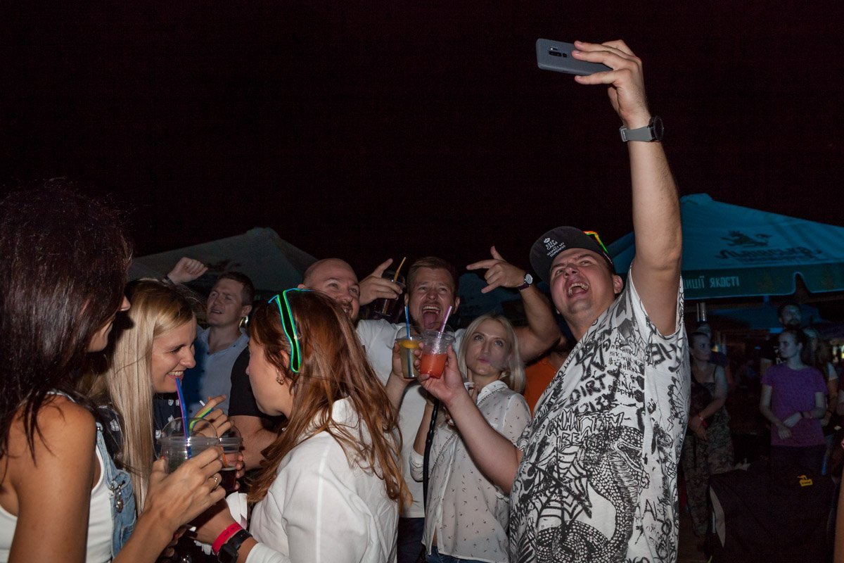 Чтобы все знали, как весело мы проводим время Чтобы все знали, как весело мы проводим время