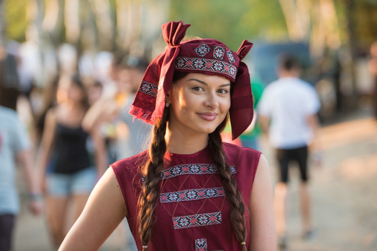 Этнический наряд с красивыми узорами - современно и необычно Этнический наряд с красивыми узорами - современно и необычно