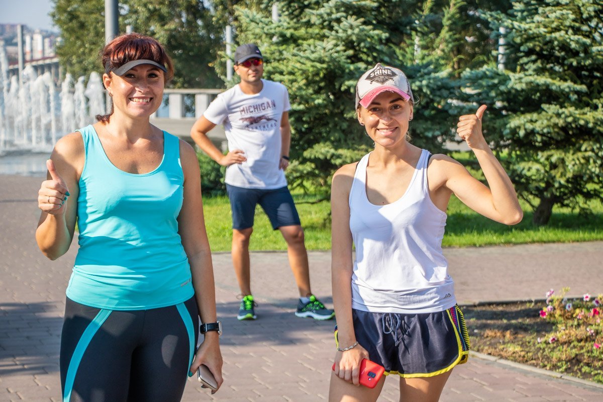 Несмотря на то, что сегодня выходной, людей собралось достаточно много Несмотря на то, что сегодня выходной, людей собралось достаточно много
