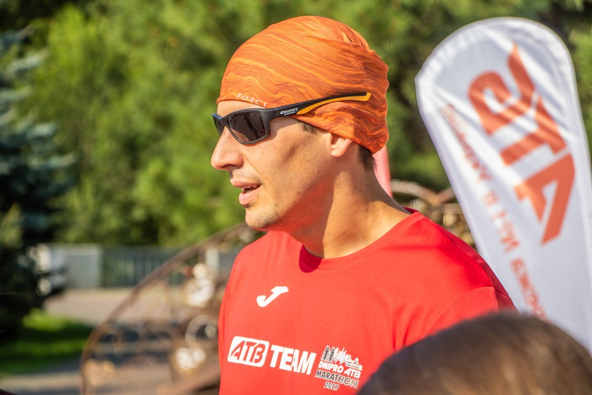 Начальник отдела рекламы "АТБ-маркет" тренировался с группой более сильных спортсменов Начальник отдела рекламы "АТБ-маркет" тренировался с группой более сильных спортсменов