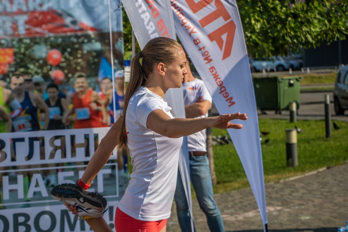 Все упражнения повторяли за фитнес-тренером Все упражнения повторяли за фитнес-тренером