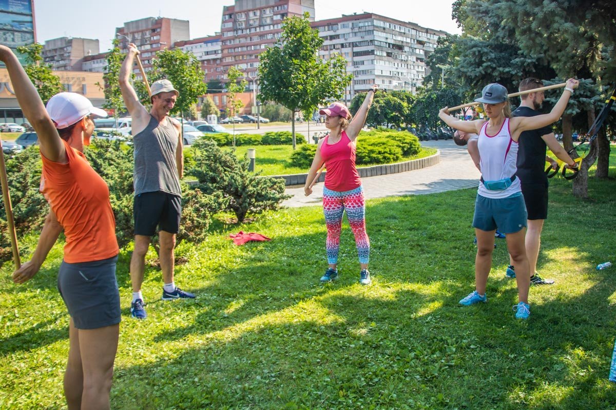 Марина Филатова показывала свои любимые упражнения с палочками Марина Филатова показывала свои любимые упражнения с палочками