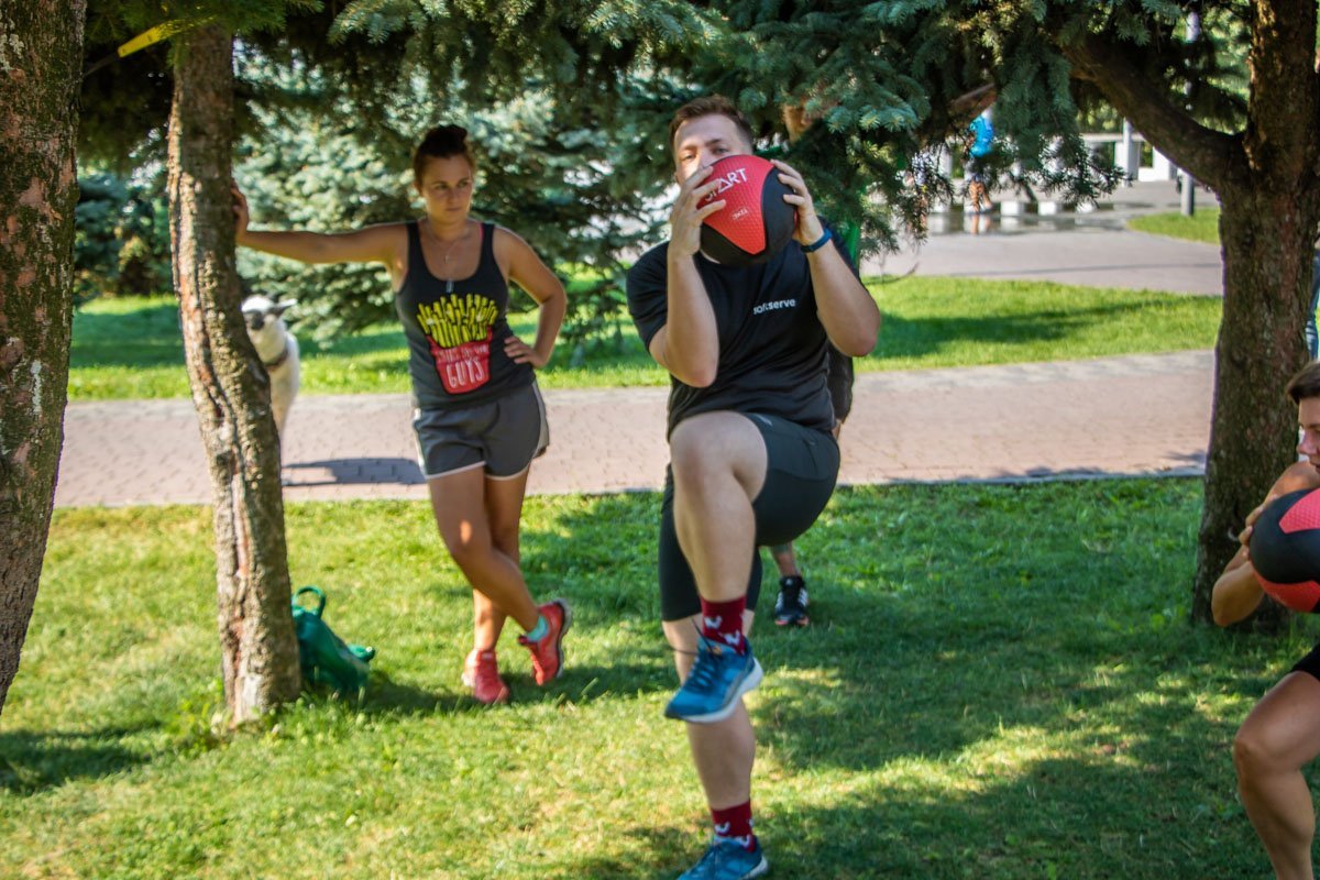 И упражнения с мячом И упражнения с мячом