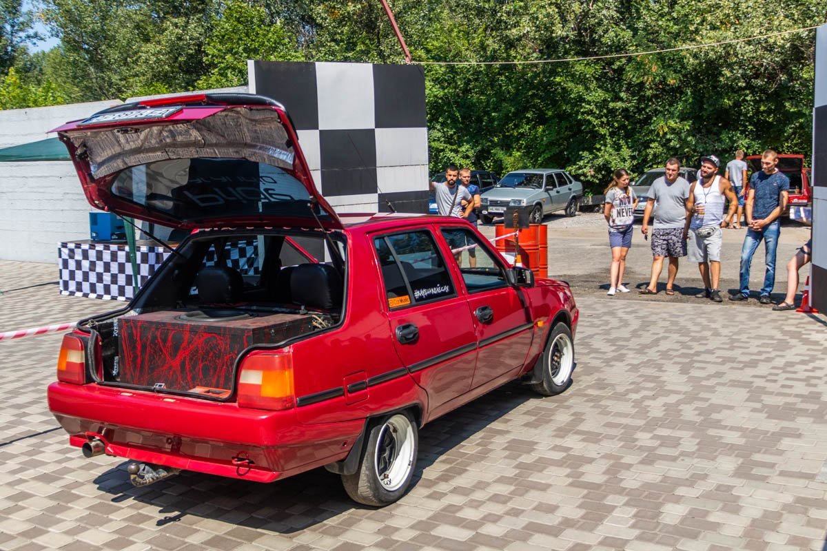 Владельцы саунд-систем самостоятельно выбирали песни для конкурса